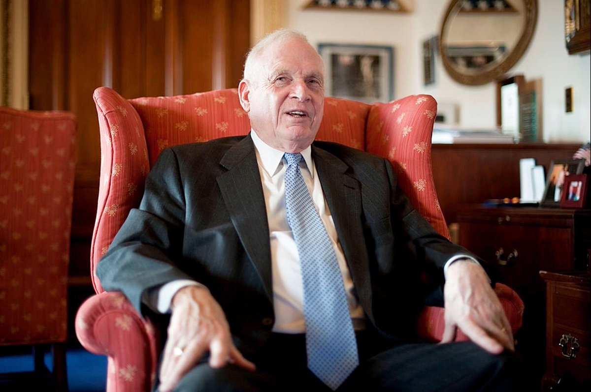 33 years with the Secret Service, 17 as House Sergeant-at-Arms, Wilson Livingood (MI Gamma ’61) turns 81 today. HBD and ΦA, Bill.