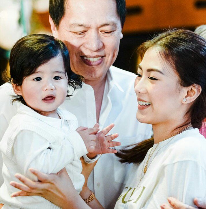 _Jathea's tweet photo. Ang kyuuuuuuuuut nyo po seve and tinang @Mscathygonzaga  😍😍😍 gigil nyo si ako 😭 loveyou 3's with ate tine 😘💛 Happy Birthday again chambs 🎈 https://t.co/g6KfbVq3SR