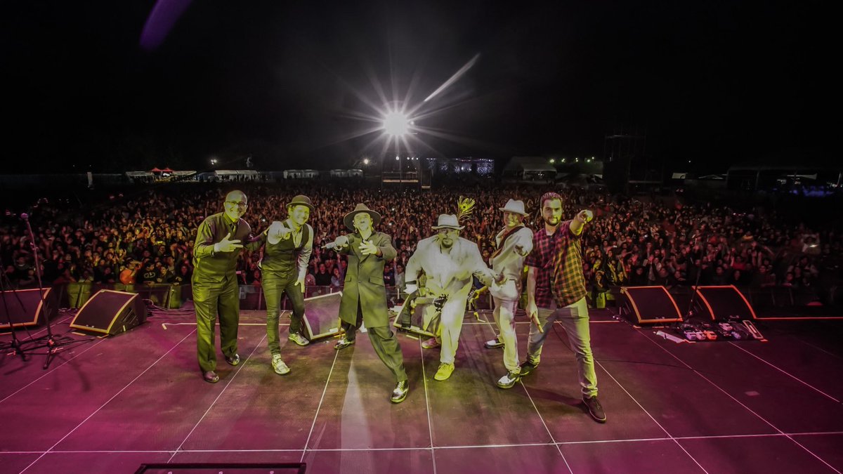 Notimex's tweet photo. #RockfestMX recaudó 7 toneladas de ayuda para damnificados por sismos. https://t.co/LKPI7SiFJS