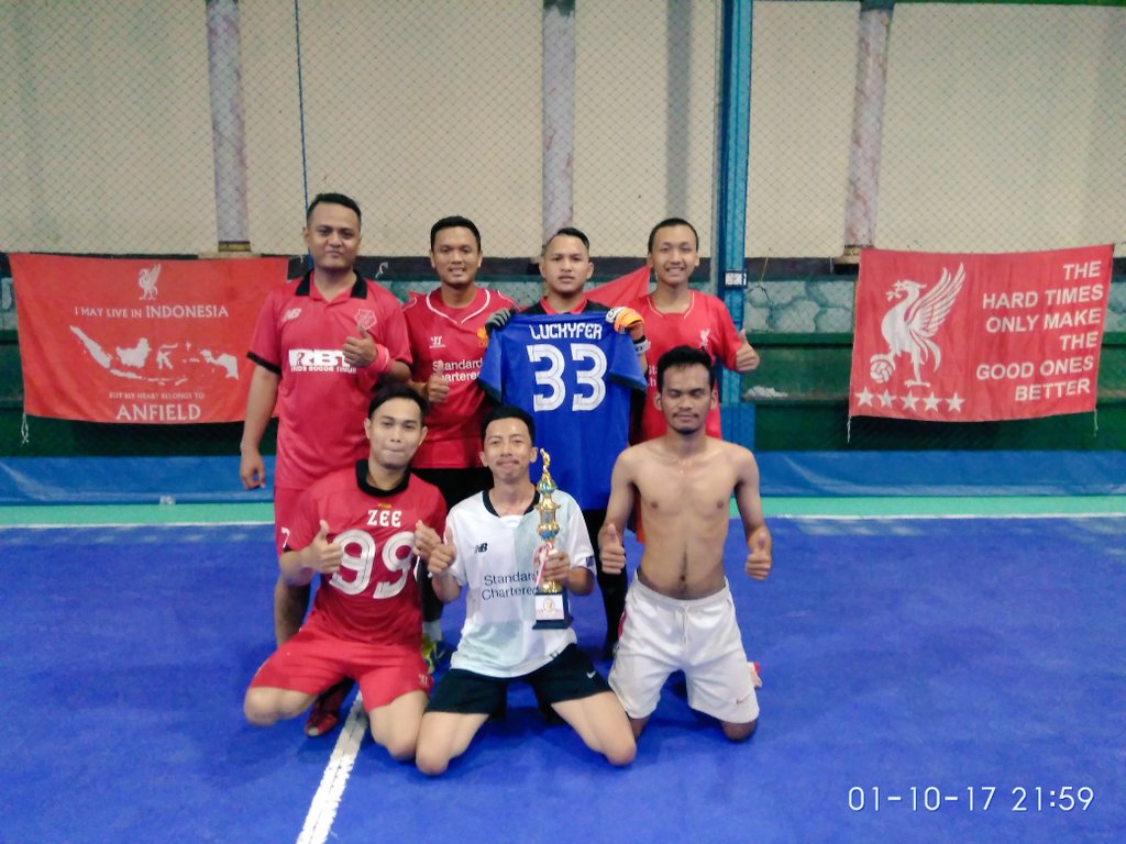 Reds_BogorTimur's tweet photo. Selamat kepada team CARRAGHER yang menjadi juara di Internal Futsal @Reds_BogorTimur  kali ini, https://t.co/AbLTkVUhJ8