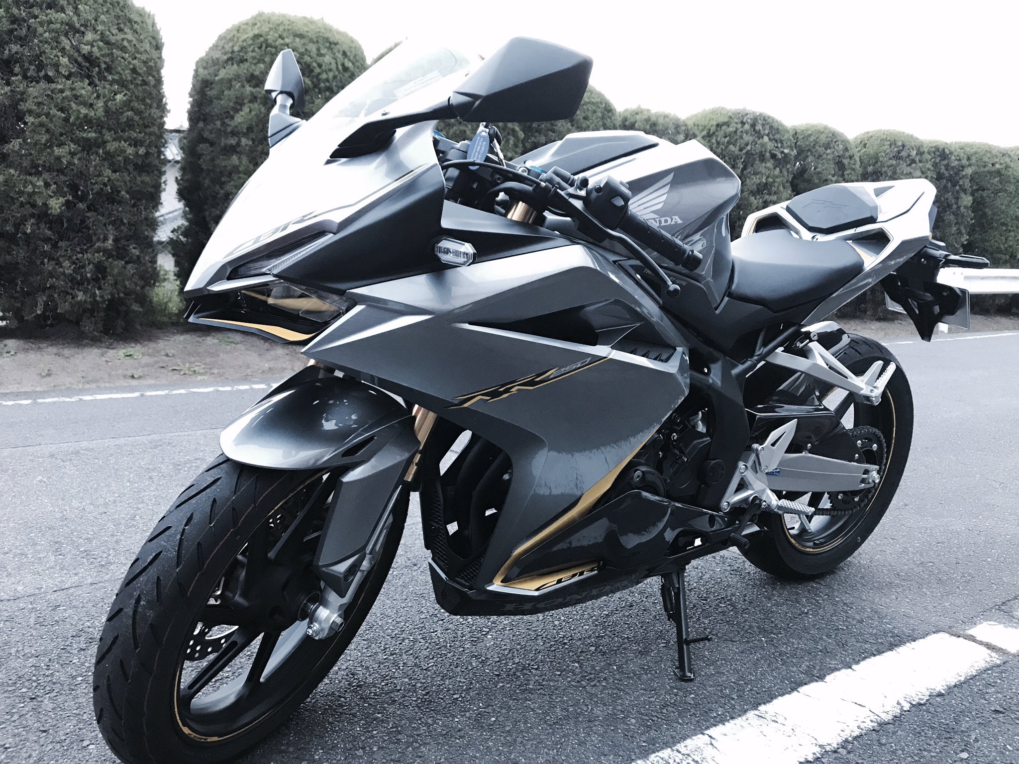 ট ইট র もな缶 17 09 30 土 Cbr250rr Mc51 ソードシルバーメタリック ついに納車しました ﾟ ﾟ D ﾟ ﾟ 手元に届いて感動 かっこよすぎる どうぞ末永く宜しく このハッシュタグ使わせて頂きたく バイク乗りと繋がりたい T Co 9vyvu3zqh9