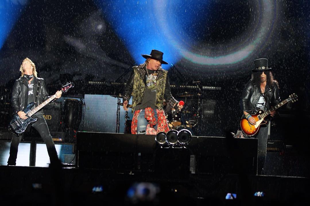 _gnrargentina's tweet photo. #FOTO / El tridente del Rock se despide de Sudamérica dejando lo mejor para lo último 🇦🇷🇦🇷🇦🇷 GRACIAS ETERNAS GRACIAS #GNRenArgentina https://t.co/p9GlUhSGOh
