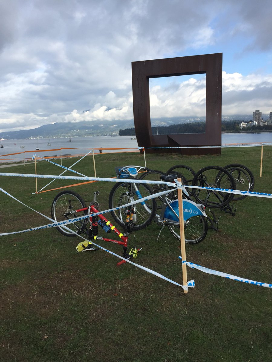 ADuckYVR's tweet photo. Pop-up @mobi_bikes docking station in mechanical pit at @WCcycling’s Vanier cyclocross race. @groupWracing claims responsibility. #VanierCX https://t.co/84nAh7aHGe