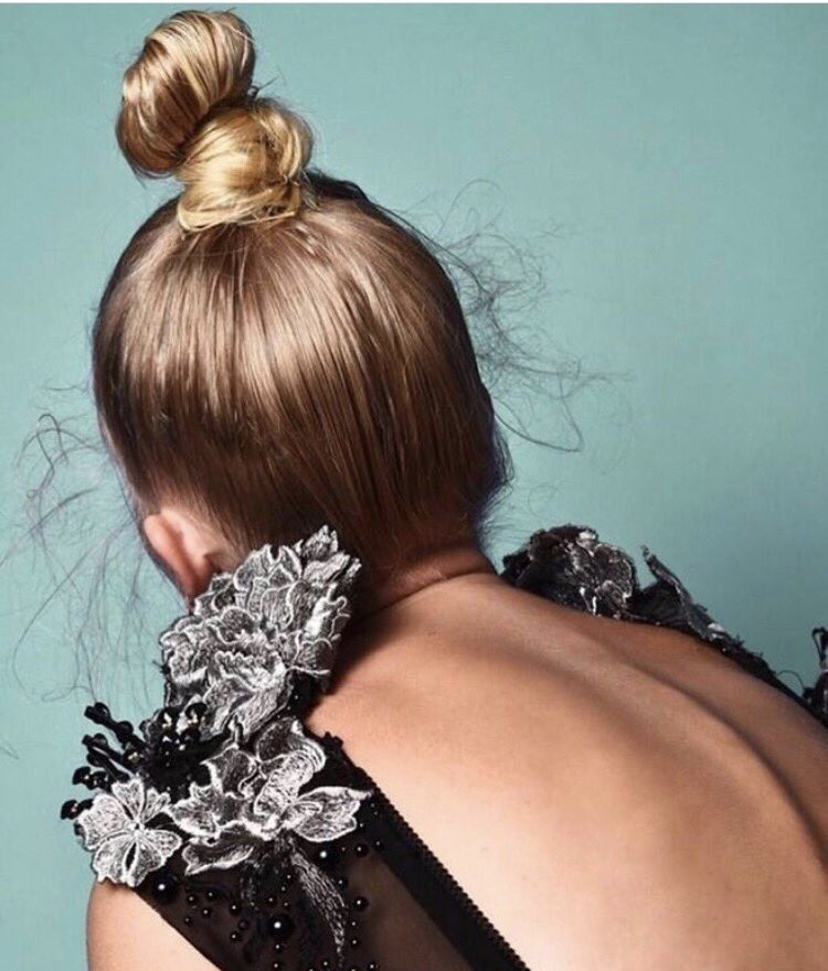 RamirezTranHair's tweet photo. TOP KNOT l Styled by @TraceHenningsen 
#lorelpro #ramireztransalon #nyfw https://t.co/v7HC6oJj8h