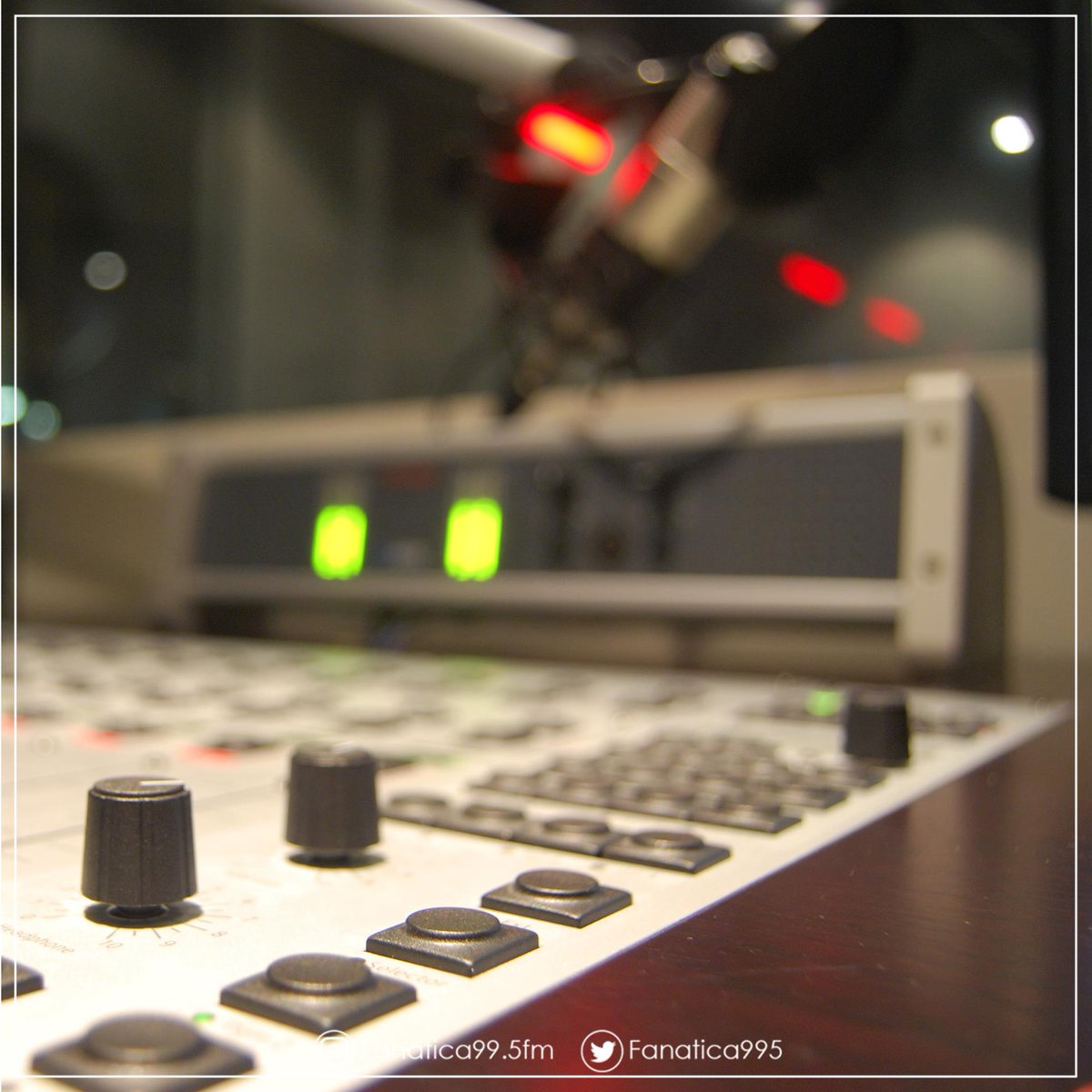 Fanatica995fm's tweet photo. ¡Tenemos dos emisiones informativas para ti! Con la condición de la Lic. Carolina Aguilera 

⏰: 8AM matutina
⏰: 12PM meridiana https://t.co/7SuN5Emnze