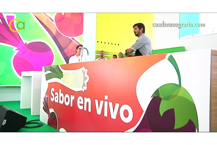 CuadernoAgrario's tweet photo. VÍDEO: ¿Te perdiste el monográfico sobre @AndaluciaSabor #CuadernoAgrario95 con @Cpazosp? Aquí lo tienes #ASabor17 https://t.co/ULz0W5ayKz https://t.co/53cUpBseQg
