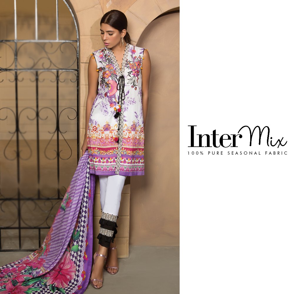 Indulge in the most delicate of fabrics based on a striking palette of indigo with splashes of orange.
bit.ly/2wtgCp2