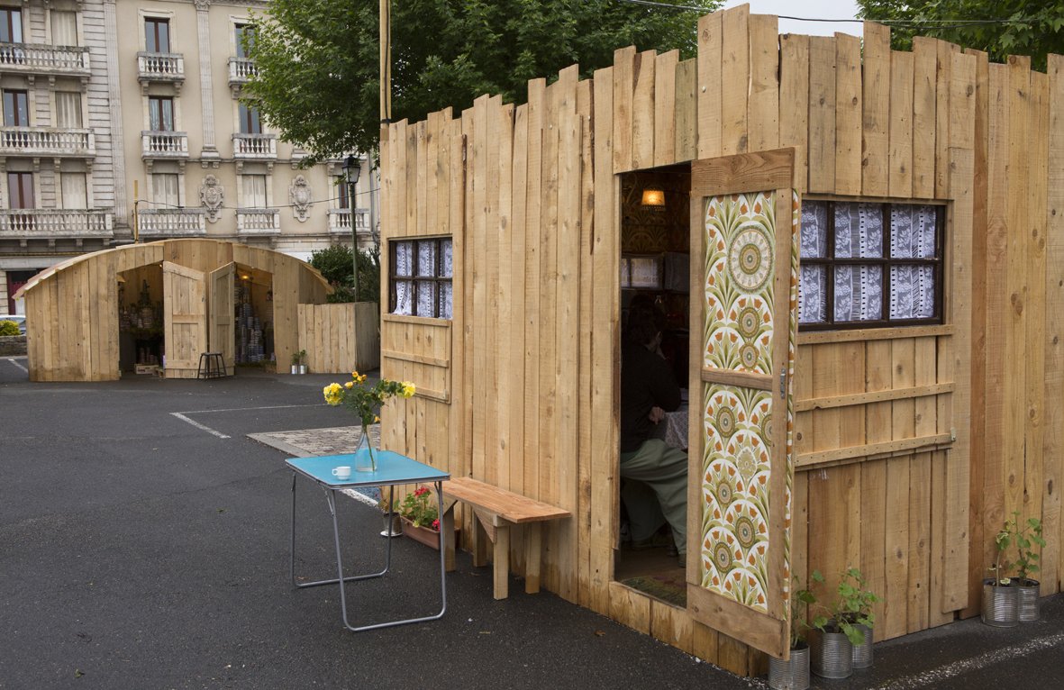 Lecloudlp's tweet image. Le Phun installait ses PALISSADES à Borderouge #Toulouse // NOTRE CRITIQUE @l_Usine_31 ---&amp;gt;lecloudanslaplanche.com/critique-2386-…