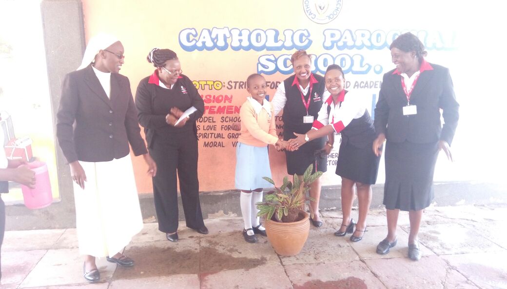 lexy_Boychild's tweet photo. #CSWEEK2017 @HudumaKenya #ChatwithHuduma Huduma Centre GPO NRBI beautifying Catholic Parochial School under 7 sustainable Devt goals. https://t.co/ggPaCqJjRS