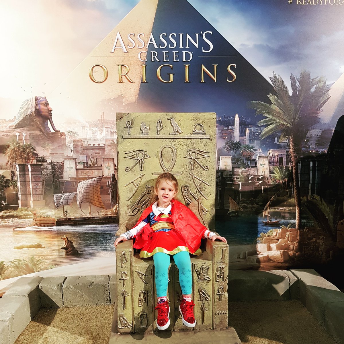 CoupleofPixels's tweet photo. Liara se sent bien sur le trône d'Assassin's Creed Origins
#gameforce2017 #nekkerhal #ubisoft #futuregameuse #readyforassassinscreed https://t.co/YmoHKs0AEB