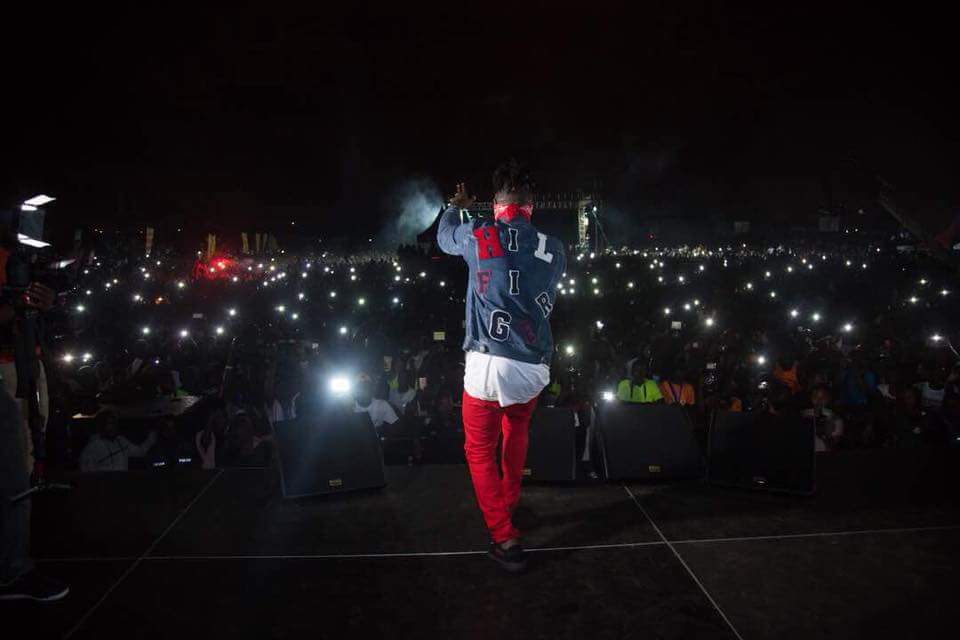 Hitz1039FM's tweet photo. .@stonebwoyb performing at #ATTWC17! 🔥 https://t.co/eVaVjLF1KX