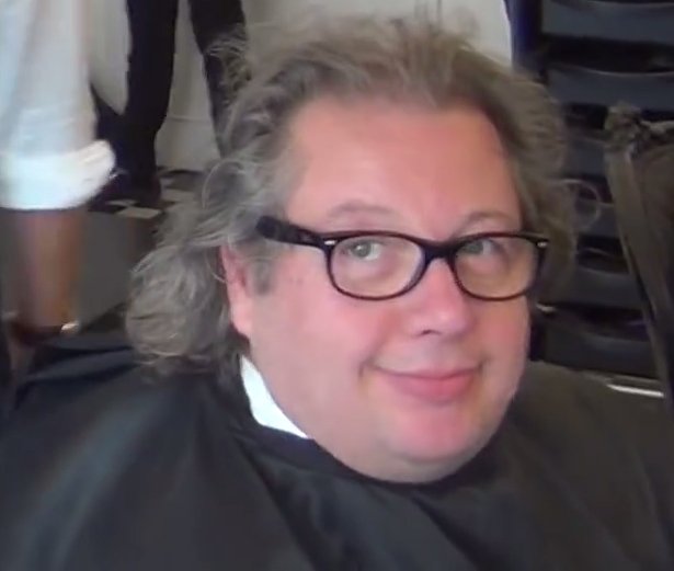 LookAtTheLight's tweet photo. separated at birth possibly? One is a freeloading sack of pooh who would do anything for a bit of cash and the other used to do a radio show https://t.co/pPq5HfL8gB