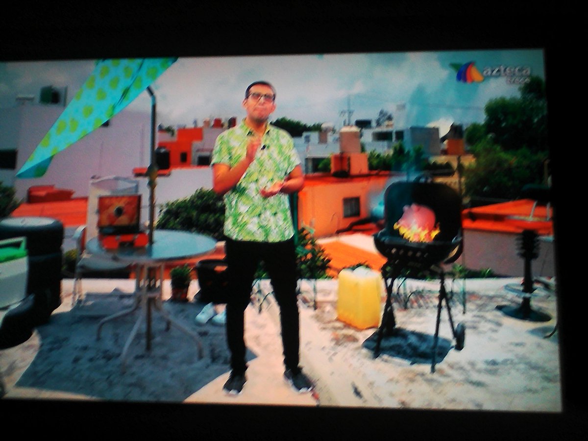 EmanuelBrcmnts's tweet photo. Viendo @laresolana con el @elcapiperez #CapiFan https://t.co/AsQTN3TSK7