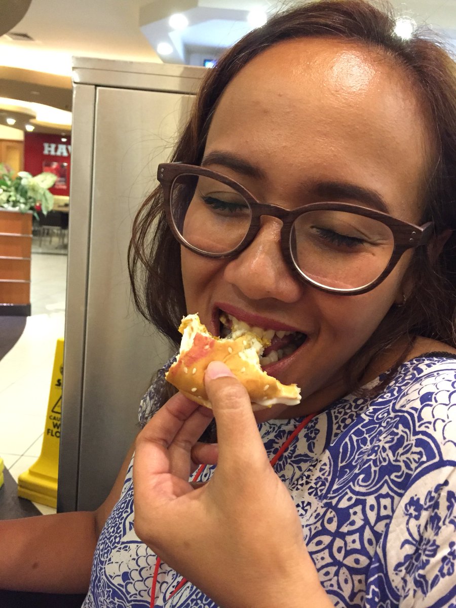 fadzari's tweet photo. Ena ena ena enaaaaaa #bkfish @BurgerKing_ID https://t.co/LoMQenCg5I