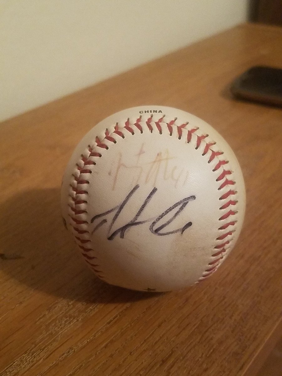 trevordavis46's tweet photo. You sloppily signed my ball in a crowd of people, My keepsake,Thank you for all the years #ThanksCain #ForeverGiant https://t.co/MheFsiPFvK