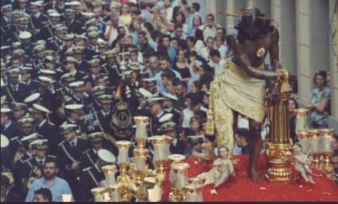 Como si de un Lunes Santo se tratará,aun se recuerda ese Lunes que se convirtió en un Lunes Santo Extraordinario (youtu.be/Yj6dPM-_6aQ)