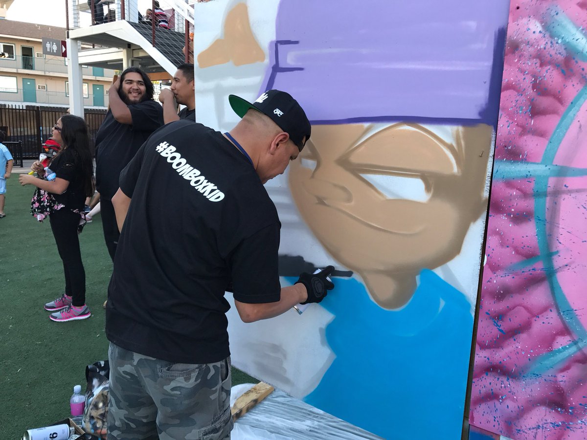 oneSAINTS_'s tweet photo. International Boombox Meet #LasVegas #Boombox #meet @BumpBoxx @ContainerParkLV #liveart #boomboxkid https://t.co/XGStNsrIla