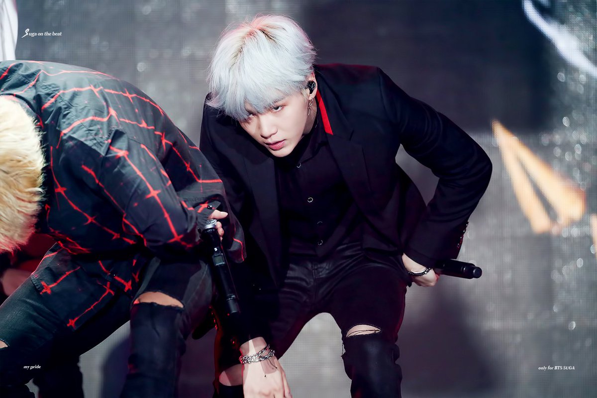 sugaonthebeat39's tweet photo. 170929 창원 케이팝페스티벌 #SUGA #슈가 #민윤기 mic mic bungee https://t.co/ki3x8AU3iR