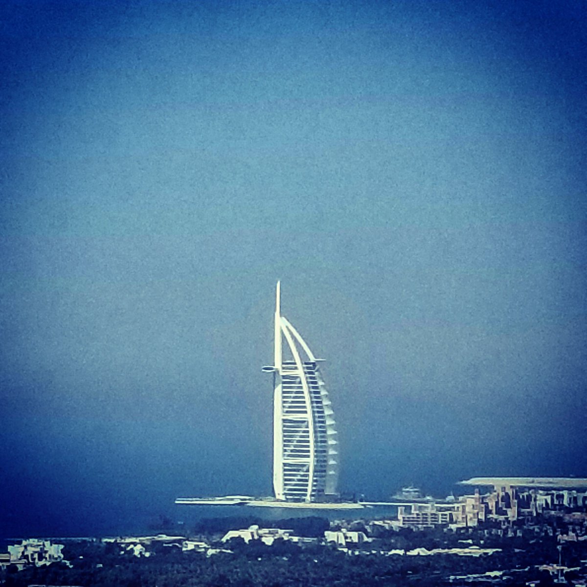 flywithshaunak's tweet photo. How's that for a #photo ? Awesome, isn't it ?? 
#burjalarab #Dubai #UAE #dubaitourism #dubaimarina #Travel #photography #photooftheday #fun https://t.co/au7Xt18iJC