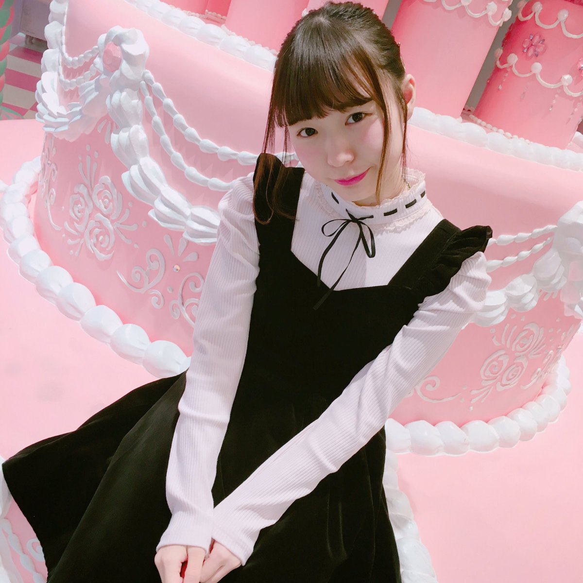 ハニーシナモン渋谷109店 A Twitter Staff Coordinate ベロア素材の上品ワンピに首元のリボンがcuteなトップスを合わせて Pink Blackでまとめたgirlyコーデ Tops 5 500 Tax One Piece 9 0 Tax Shoes 12 000 Tax T Co Ezro2pnw2r Twitter