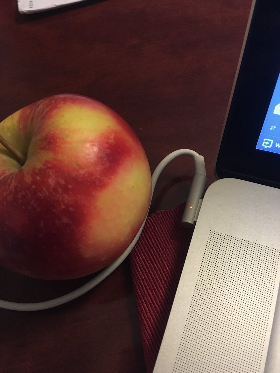 flowen_af's tweet photo. My Apple is holding my broken-Apple-power-charger-cable together. Thx Apple. #myappledoesabetterjob #applepleasefix  #bullshitchargers https://t.co/Yzy8fHwrsQ