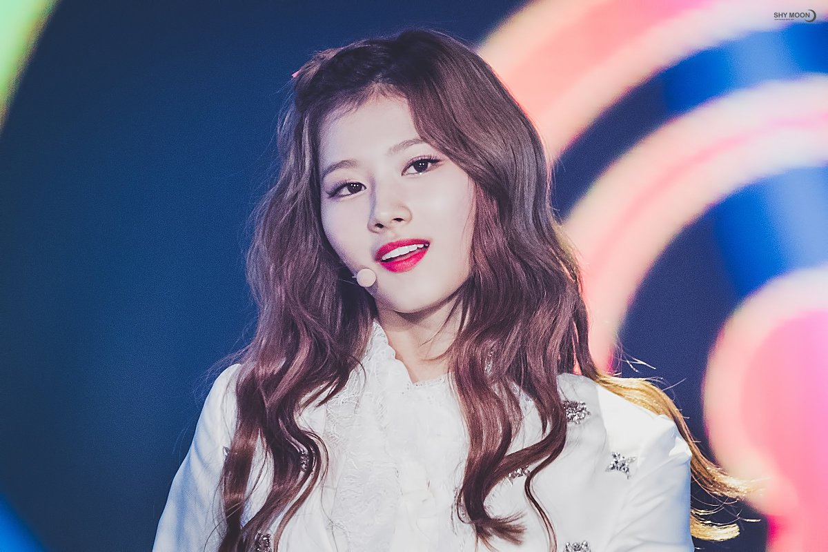 shy_dal's tweet photo. [HQ] 171001 KMF 4p

was the 'one in a million' day

#TWICE #트와이스 #사나 #SANA #サナ https://t.co/tg35dnVoAF