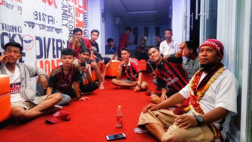 #BerbagiMoment
#Nonbar
#SerieAGio7
With <a href="/MI_BasisButon/">MI097SezioneBauBau</a>👌👌👌
#GrazzieRaggazi
#TriPunti
#SempreRoma

Cc. <a href="/RomaIndonesia/">Roma Club Indonesia</a>