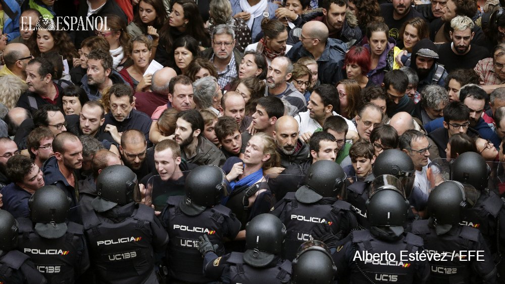 elespanolcom's tweet photo. Yo estuve allí y esto es lo que viví https://t.co/VpJ6eWQuih Escribe la magistrada Olga Bautista sobre el #CatalanReferendum https://t.co/ek56HjjO1N