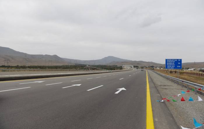 Symbol_FR's tweet photo. #IlhamAliyev inaugure le tronçon routier #Djengui-#Bedelli
https://t.co/gqMWSzMw6i #Azerbaidjan https://t.co/d4CStG9NP0