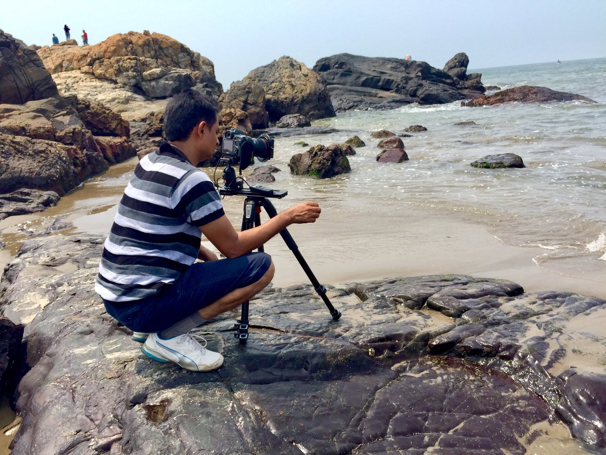 hibhaven's tweet photo. Gloomy weather in Goa continues. Here, I'm using the Proaim 12in slider to capture videos on the beach. #Goa #proaim #Flyfilms https://t.co/6BrFCHaA5q