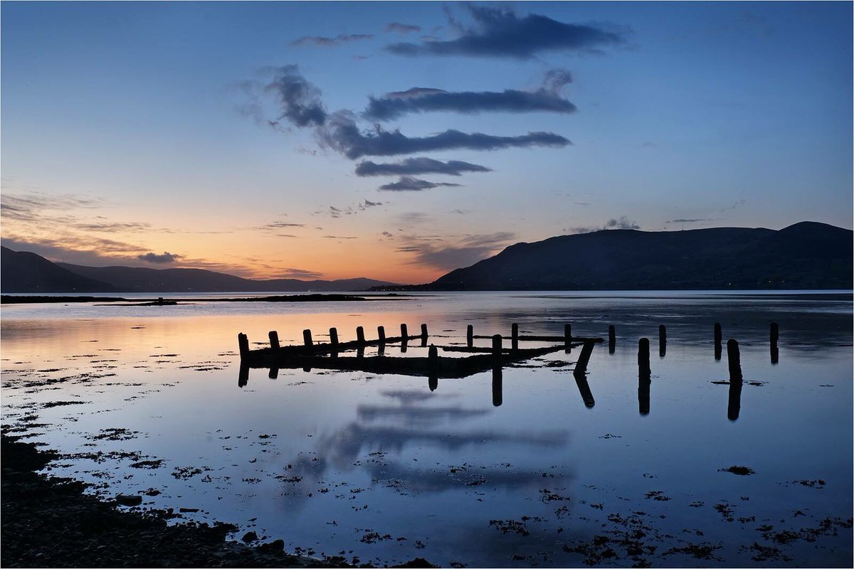 Stunning sky over Greencastle at high tide last Saturday night 
captured by Brian Mason
facebook.com/groups/1055501…
<a href="/StormHour/">#StormHour</a> @PictureIreland