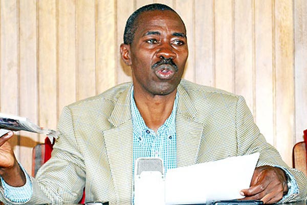 DailyMonitor's tweet photo. Mourners threaten to lynch MP Kakooza over #AgeLimit https://t.co/FHlD9qU9fd https://t.co/JFqih4NtuS