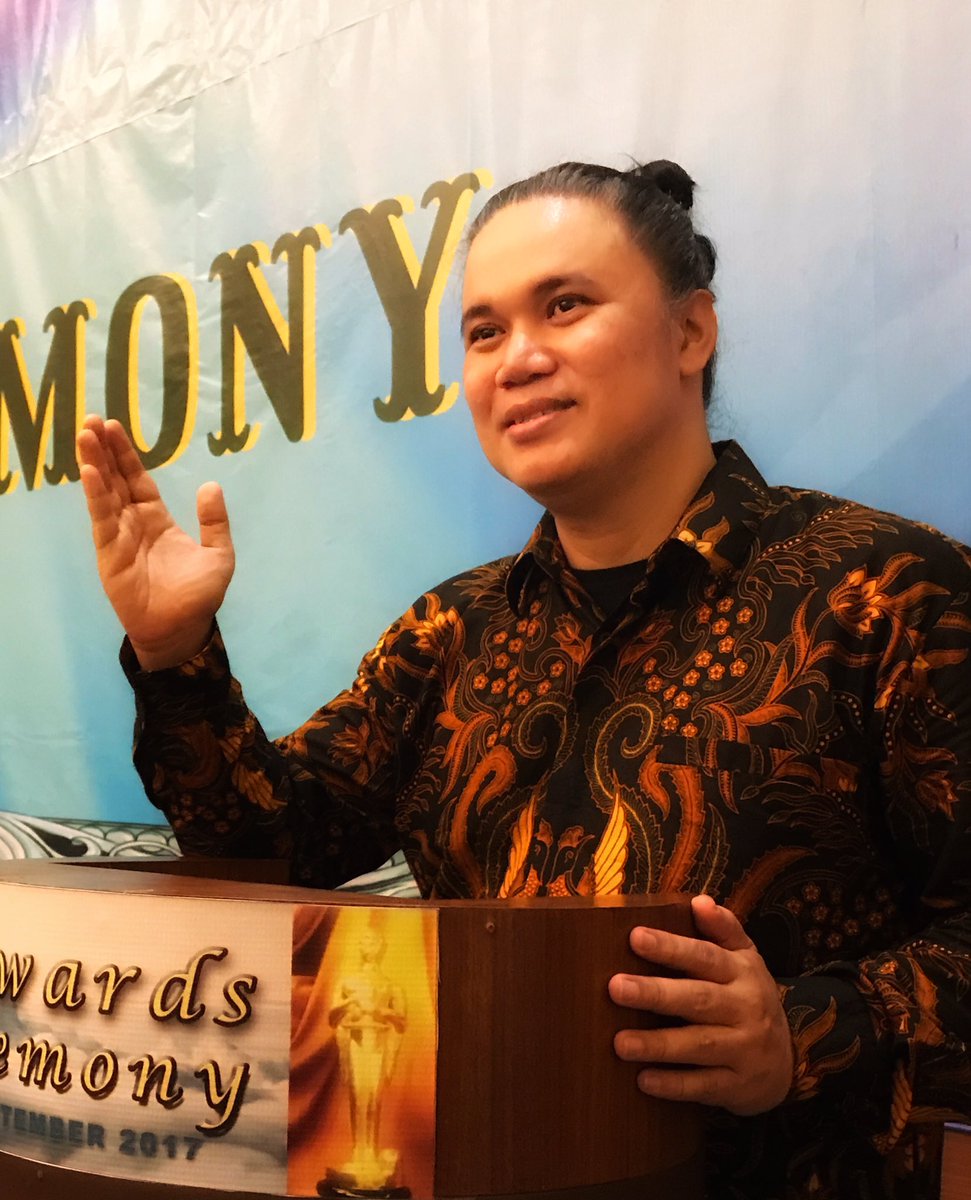 Bangga Pake Batik. Kalo kamu? #HariBatikNasional #Indonesia #Batik #Speech #BatikForPeace #Peace