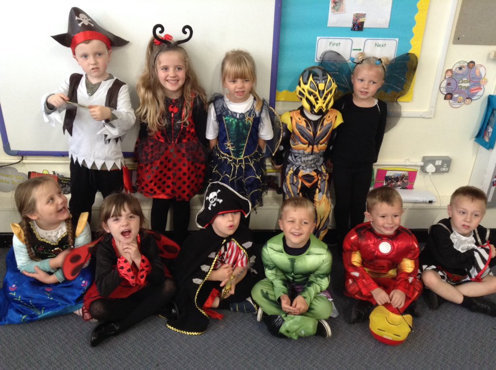Gwyrosydd2016's tweet photo. We had a lots of fun dressing up for our bug ball to celebrate our new reading scheme. #gsplit https://t.co/1v1WTupYMQ
