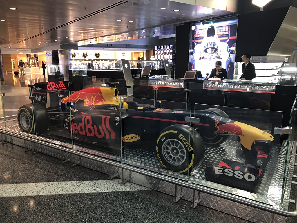 iloveqatar's tweet photo. Look at what I spotted at @HIAqatar ! For you #formulafans @redbullqatar #racing #qatar https://t.co/uUMpszvV4v