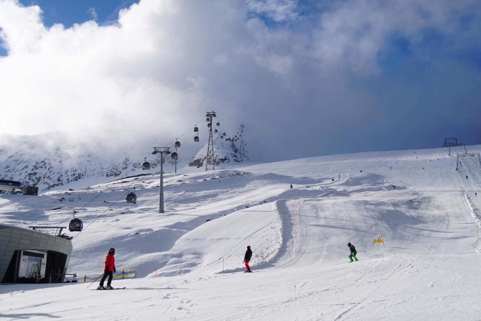 zellamseekaprun's tweet photo. the ski season on the glacier already started @mykitzsteinhorn  #seasonstart #zellkaprun #skiing https://t.co/z4HPAlHUl7