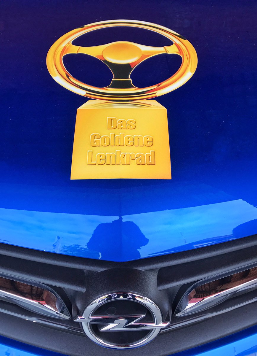 Chris_Rux's tweet photo. 🙌🏻 Monday morning: #Opel #Insignia #Amperae final contenders for @autobild @BILD @BILDamSONNTAG Golden Steering Wheel 2017!🏵 #DGL #DGL2017 https://t.co/14GUsd8Z0l