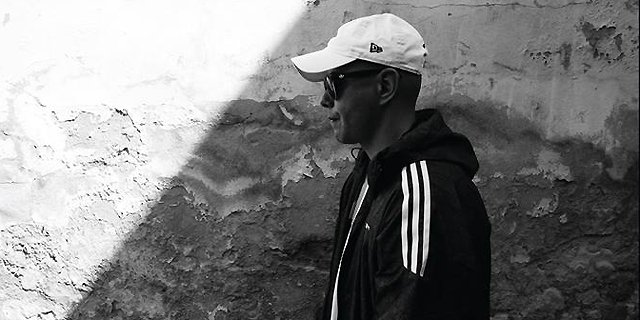 lautde's tweet image. "Gib mir einen Song, den ich fühlen kann": #Trettmann hat zehn davon. Die REVIEW zu #DIY laut.de/Trettmann/Albe… @realtrettmann