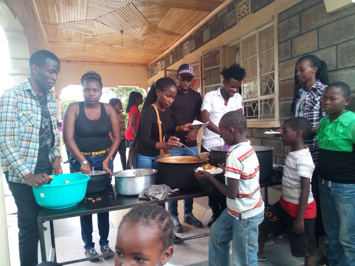 TouchinghrtsNKR's tweet photo. Great team
#teamsisi
#touchingheartsnakuru https://t.co/43bSsTpx7P