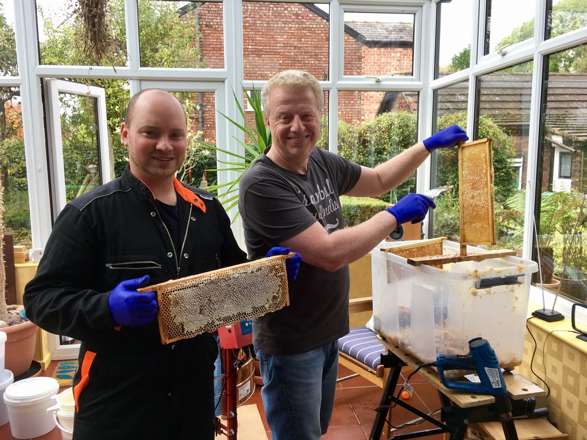 MCVolunteerTeam's tweet photo. Volition has had a busy weekend seperating the honey, watch this space for the bottling @ManCathedral @TheMcrCollege @manchesterfire https://t.co/BkIywNsAFf