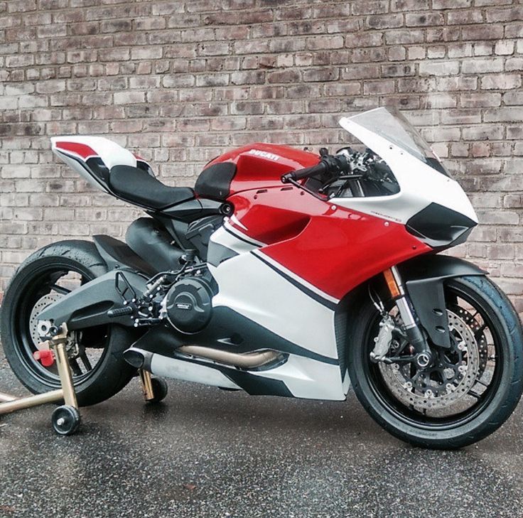 mupouk2016's tweet photo. @mupouk2016 https://t.co/ZGQWAuYCw9 Lets start the week off with a Bang!!! The sound of thunder. #Ducati959Panigale @D2Bearings. https://t.co/0rMqcJRqvN