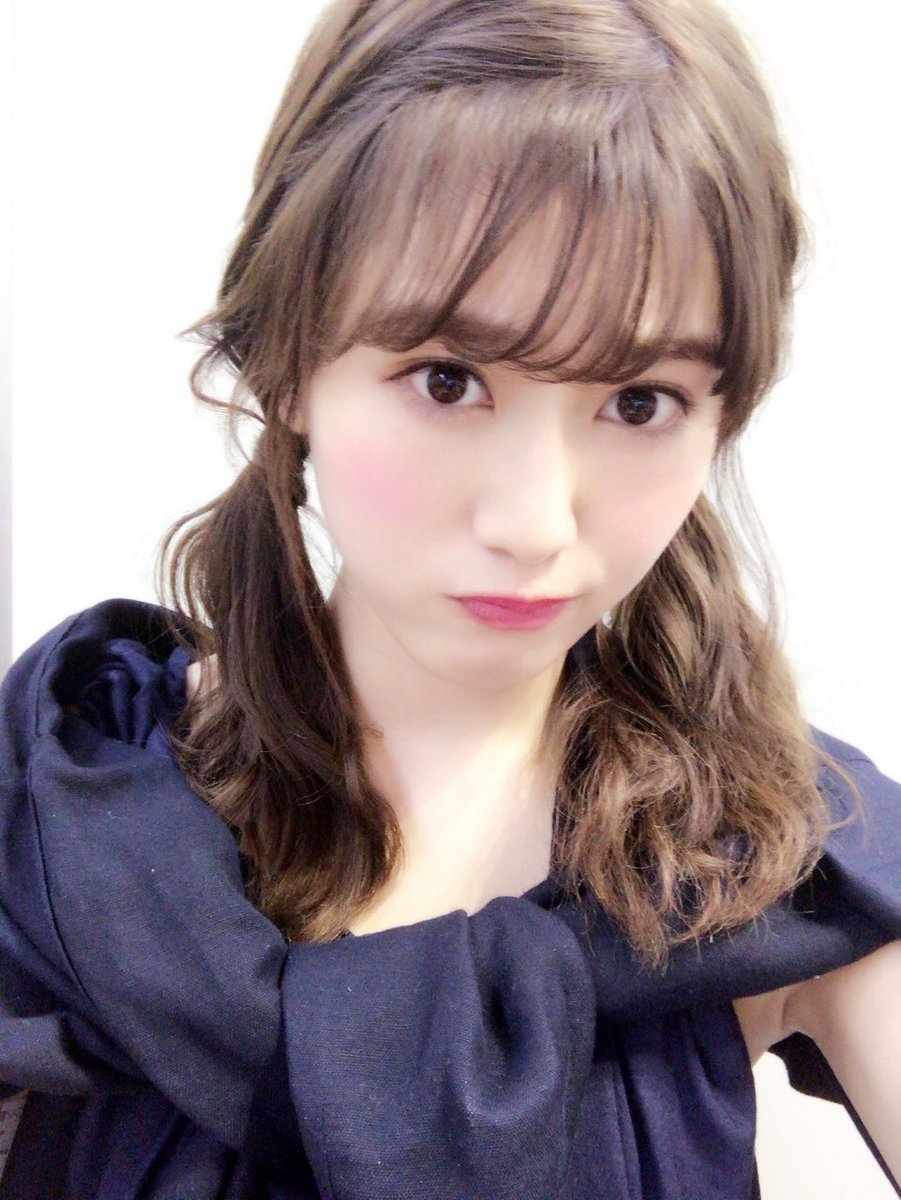 nan___diet's tweet photo. 学園祭でやる髪型このゆいぽんかあかねんですごい迷ってる😥
どっちも可愛いし好きだから2日間別の髪型にすればいいかな😮💞 https://t.co/n8jfFn2hw3