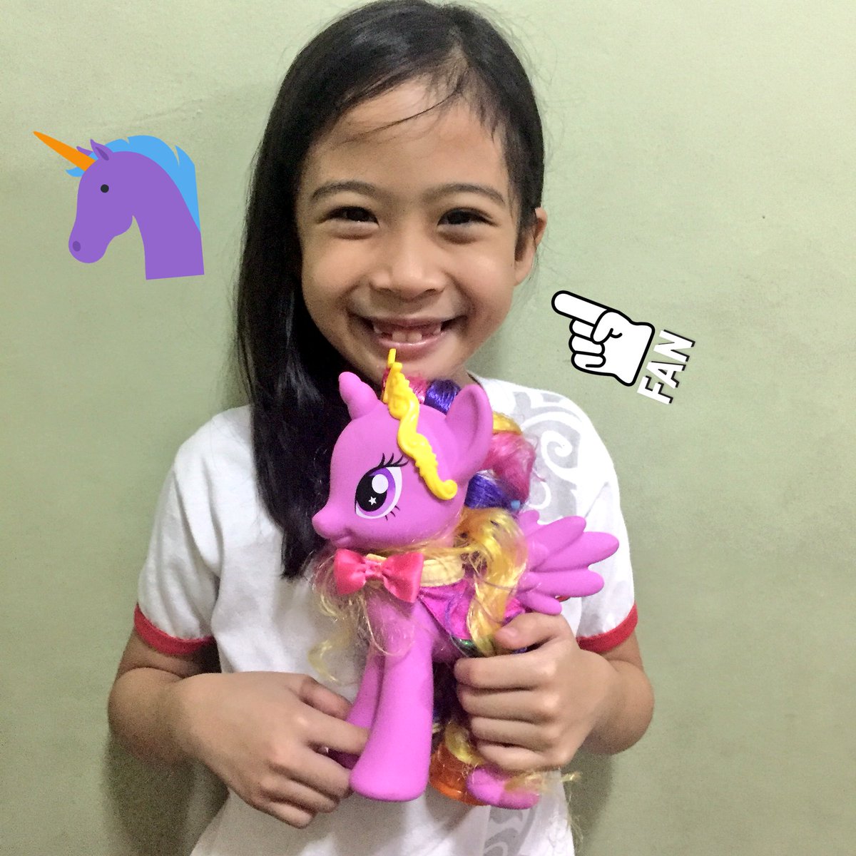 _alexguillermo's tweet photo. Hi I’m bella! My favorite childhood toy: Princess twilight sparkle wearing a gown for Grand Galloping Gala 🦄❤️@rammybitong #ScreenPlay995 https://t.co/Sk6pquasTE
