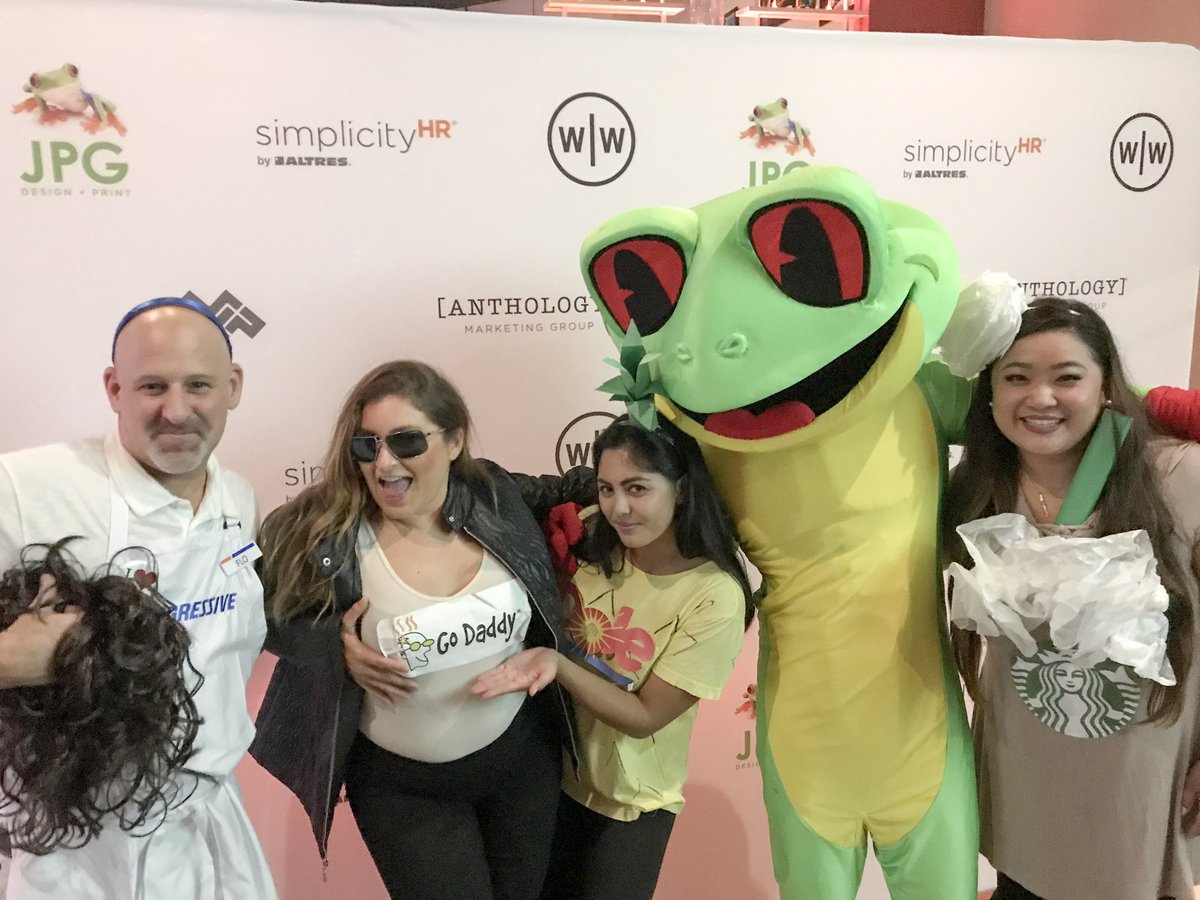 AbbottCommHI's tweet photo. Wrapping up the weekend with a big thank you to @AAFHawaii for hosting a fabulous #brandbash2017 🎉 https://t.co/jNJRJjfJF6