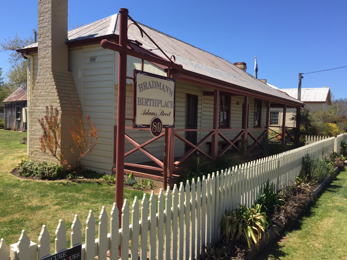 brabsracer's tweet photo. This is the house the greatest batsman in the world was born. #SirDonBradman #Average99.94 https://t.co/mYXK6LE8dw