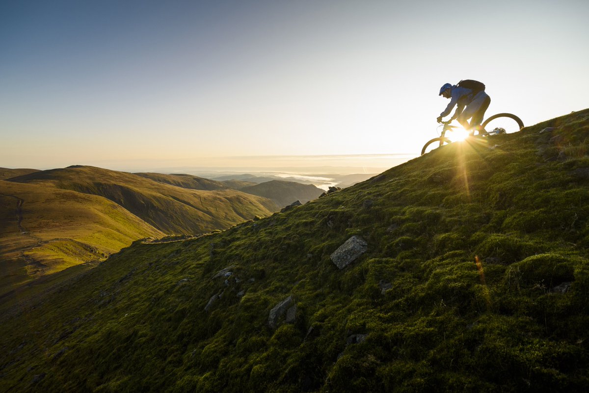 Some Monday morning motivation for you. Here's an epic video showing why a 3.30am alarm is worthwhile #mtb #dawnraid
youtube.com/watch?v=Uty13B…