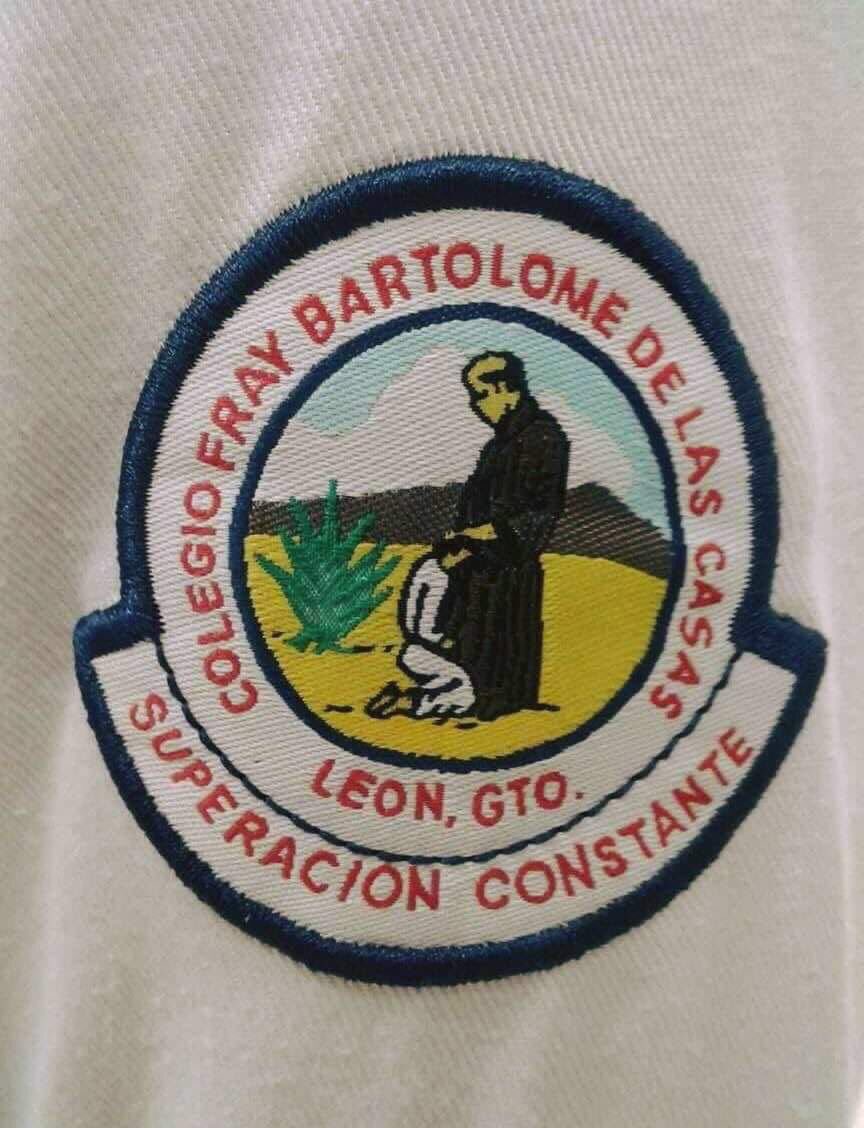 Sr_Dios's tweet photo. Colegios donde te explican lo que va a aprender tu hijo hasta en el logo. https://t.co/lRLUSTOnLX