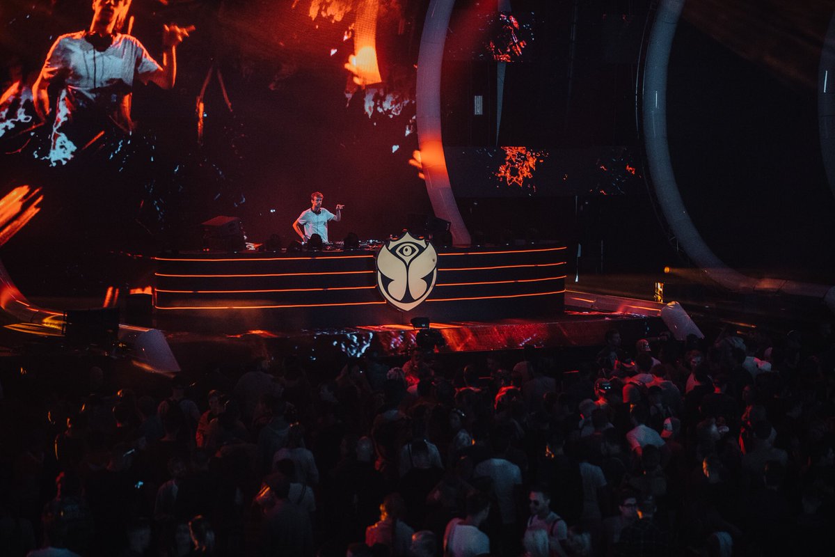 Magicwandmusic's tweet photo. 🙌🏻🙌🏻 @tomorrowland https://t.co/VTZim5pwGv
