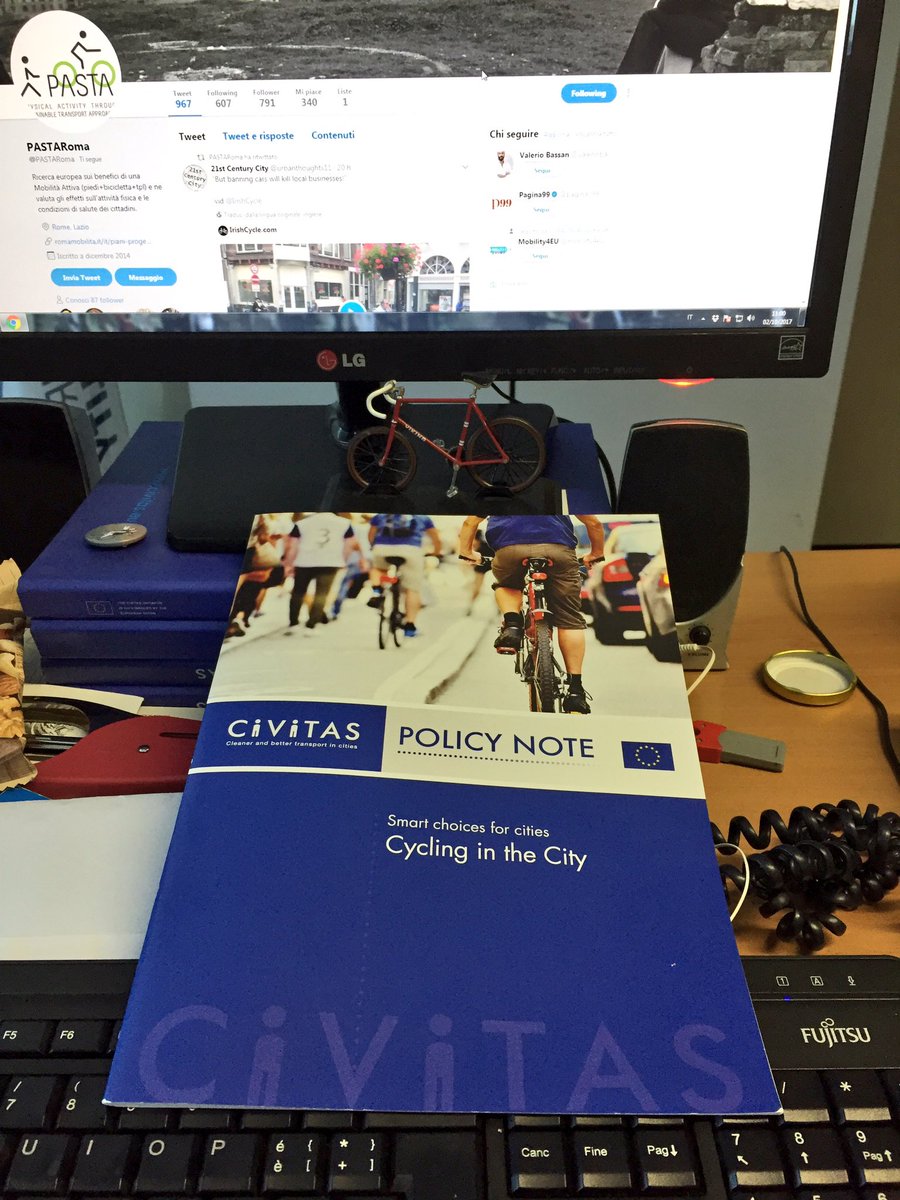 francis_rojo_'s tweet photo. #Mondaymotivation #civitas2017 ottime letture per iniziare bene la settimana @CIVITAS_EU @EUPASTA @EuCyclistsFed @fiabonlus #PedalaperRoma 🚲 https://t.co/t2Rxt0EkTY