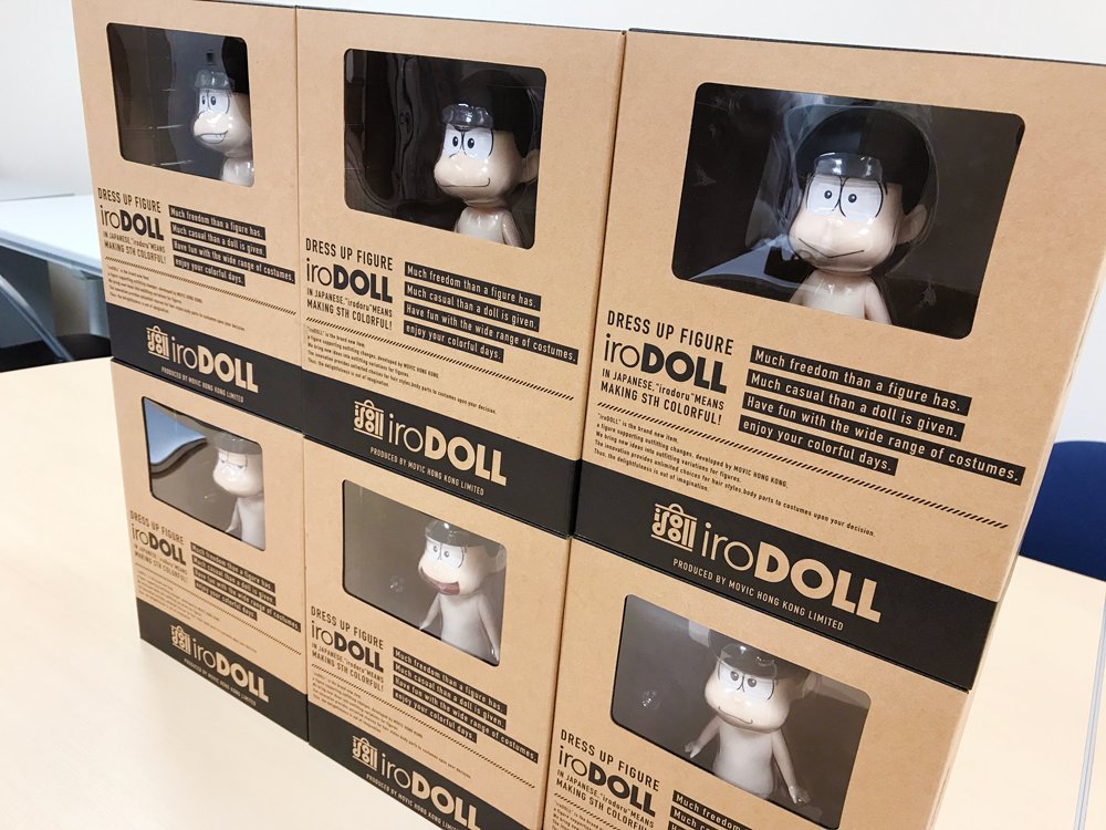 アニメイトカフェの中の人 Irodoll おそ松さん のサンプルをお借りしました Irodoll イロドール はmovic香港が展開する着せ替えフィギュアのブランドです 日本ではなんと アニメイトカフェだけの取り扱いとなります パッケージも海外仕様